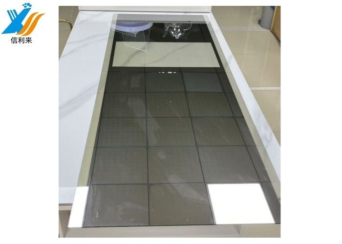 Écran tactile LED personnalisable Smart Mirror avec différents systèmes d'exploitation Structure G+G imperméable à l'eau pour la maison intelligente Salle de bains